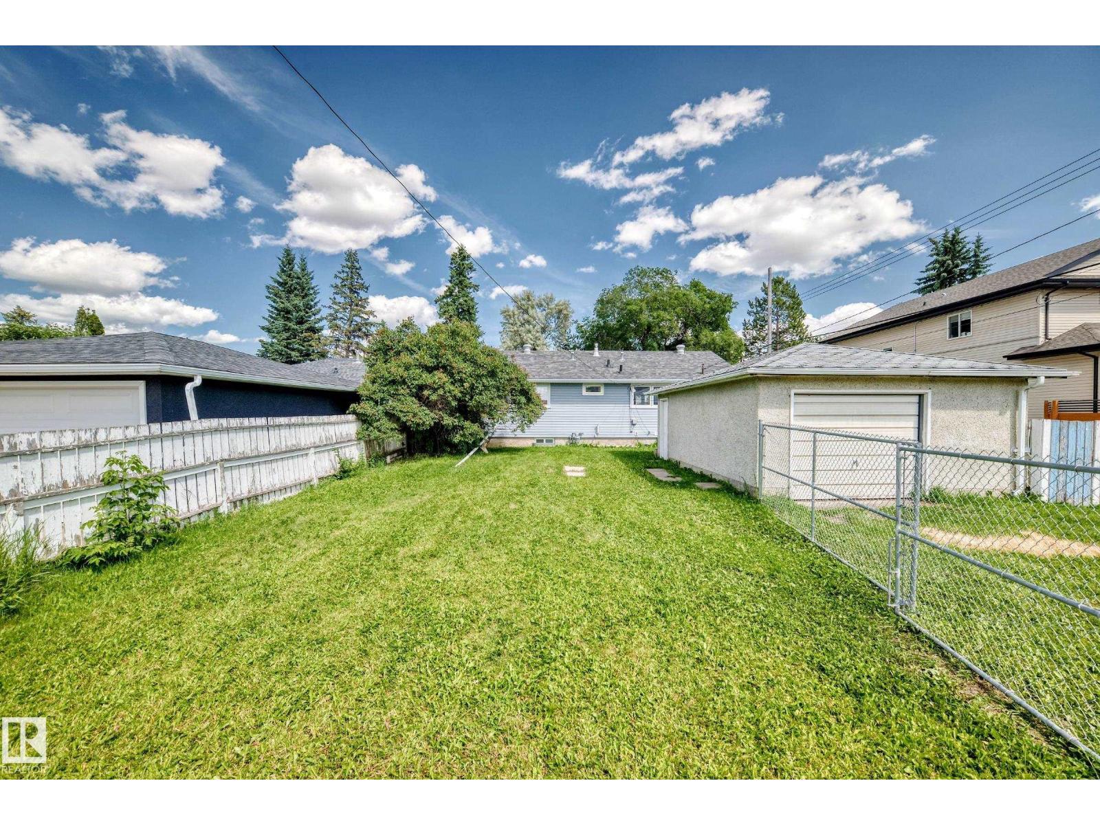 7032 81 ST NW - 31