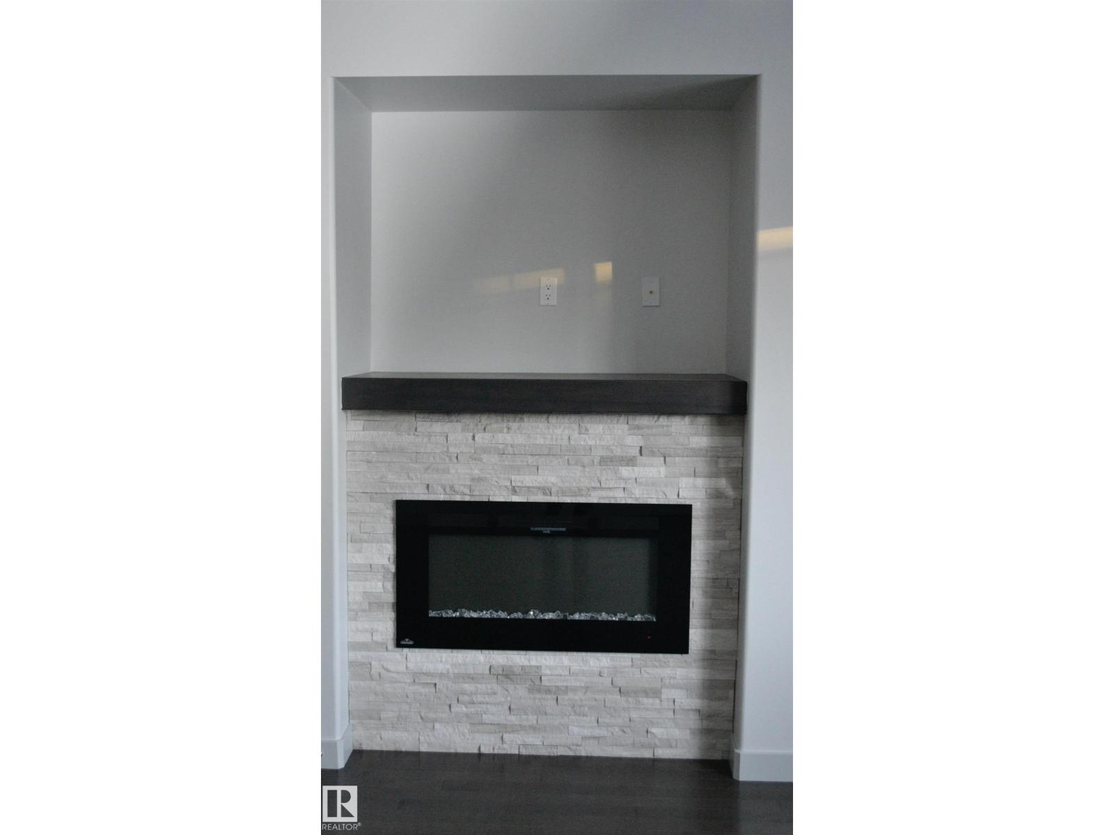 8952 81 AV NW - 15