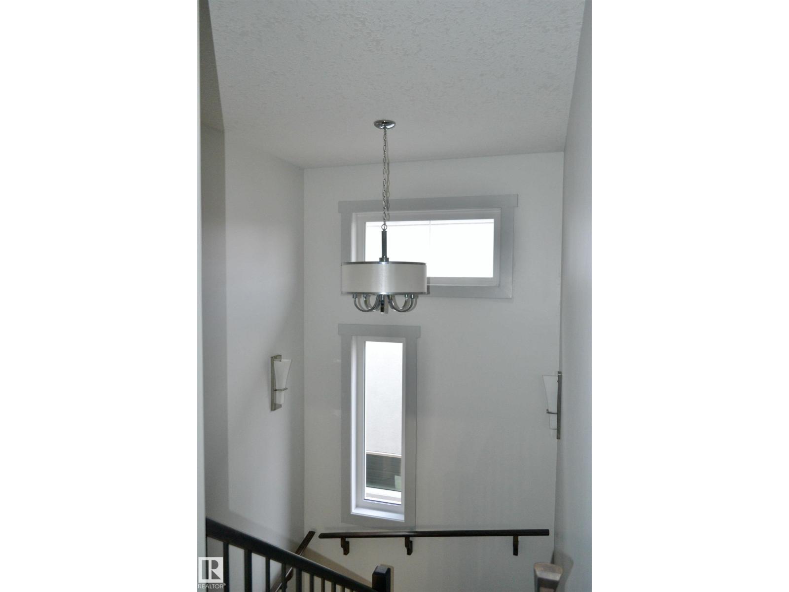8952 81 AV NW - 10