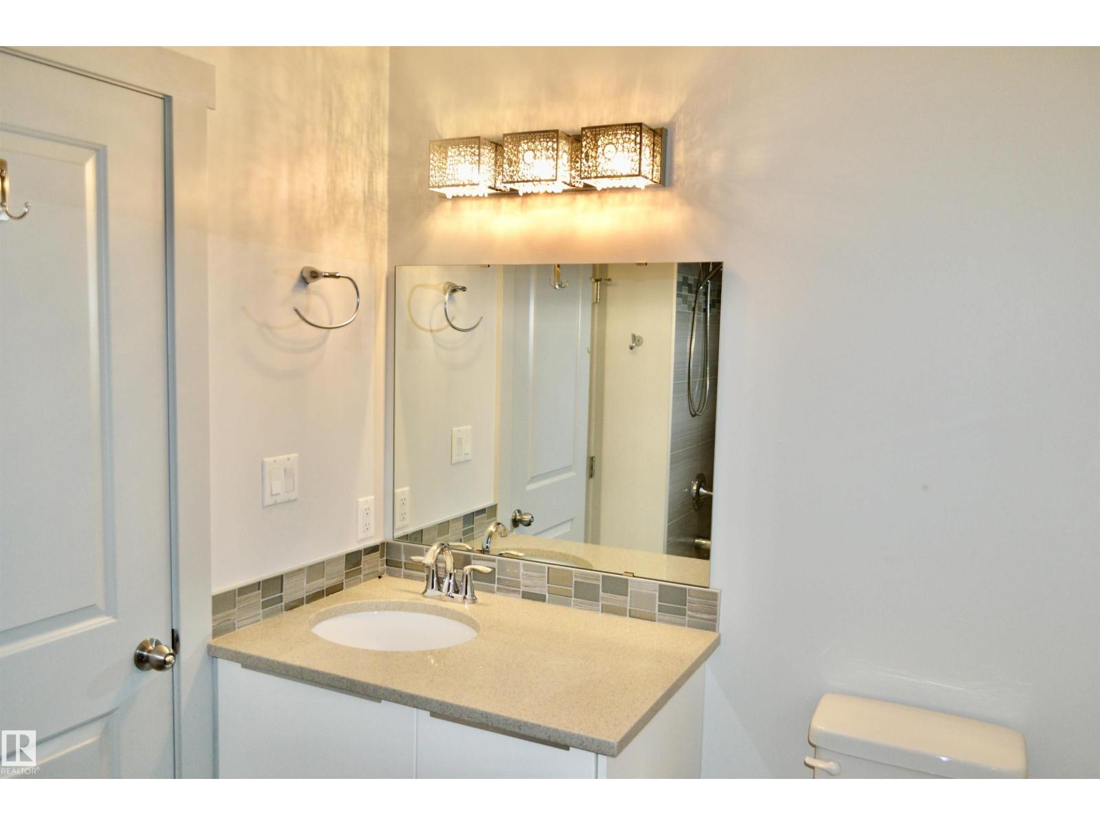 8952 81 AV NW - 25