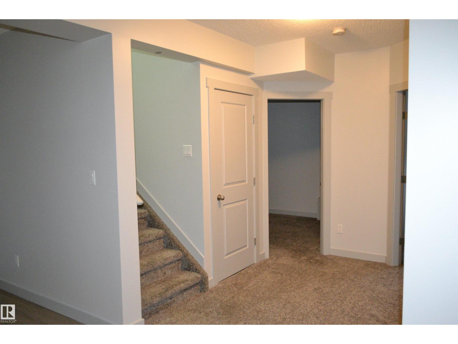 8952 81 AV NW - 6