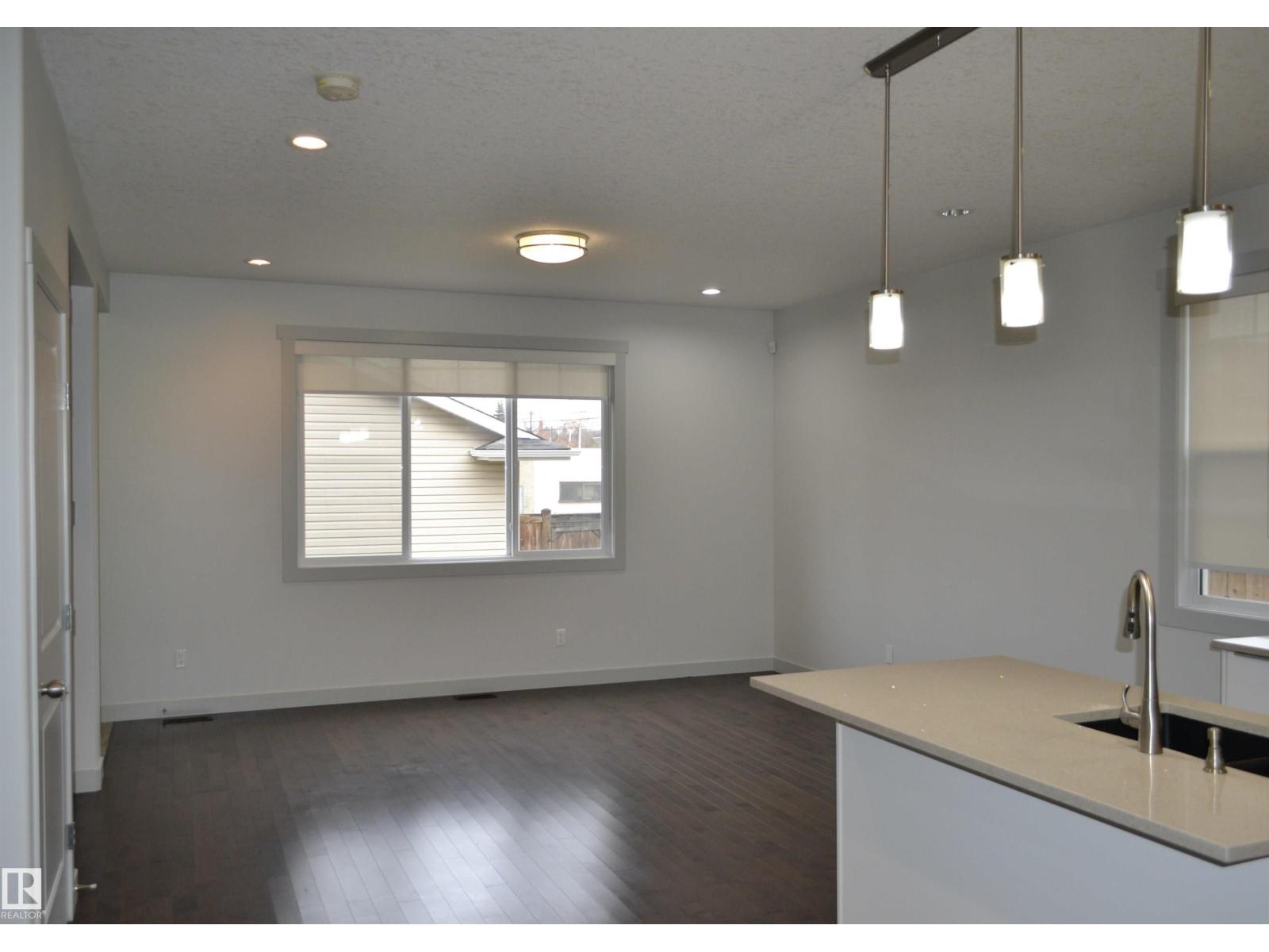 8952 81 AV NW - 16