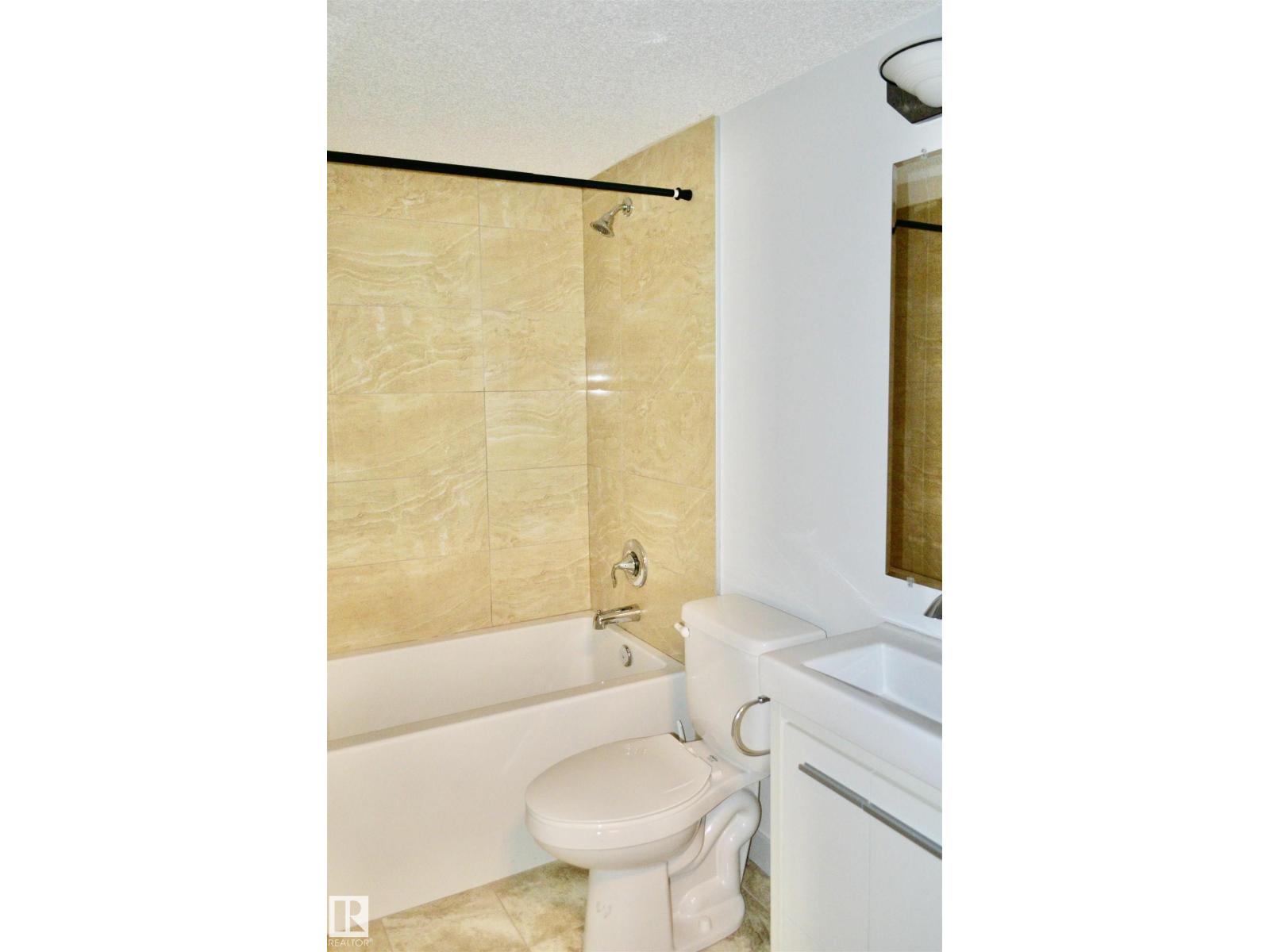 8952 81 AV NW - 9