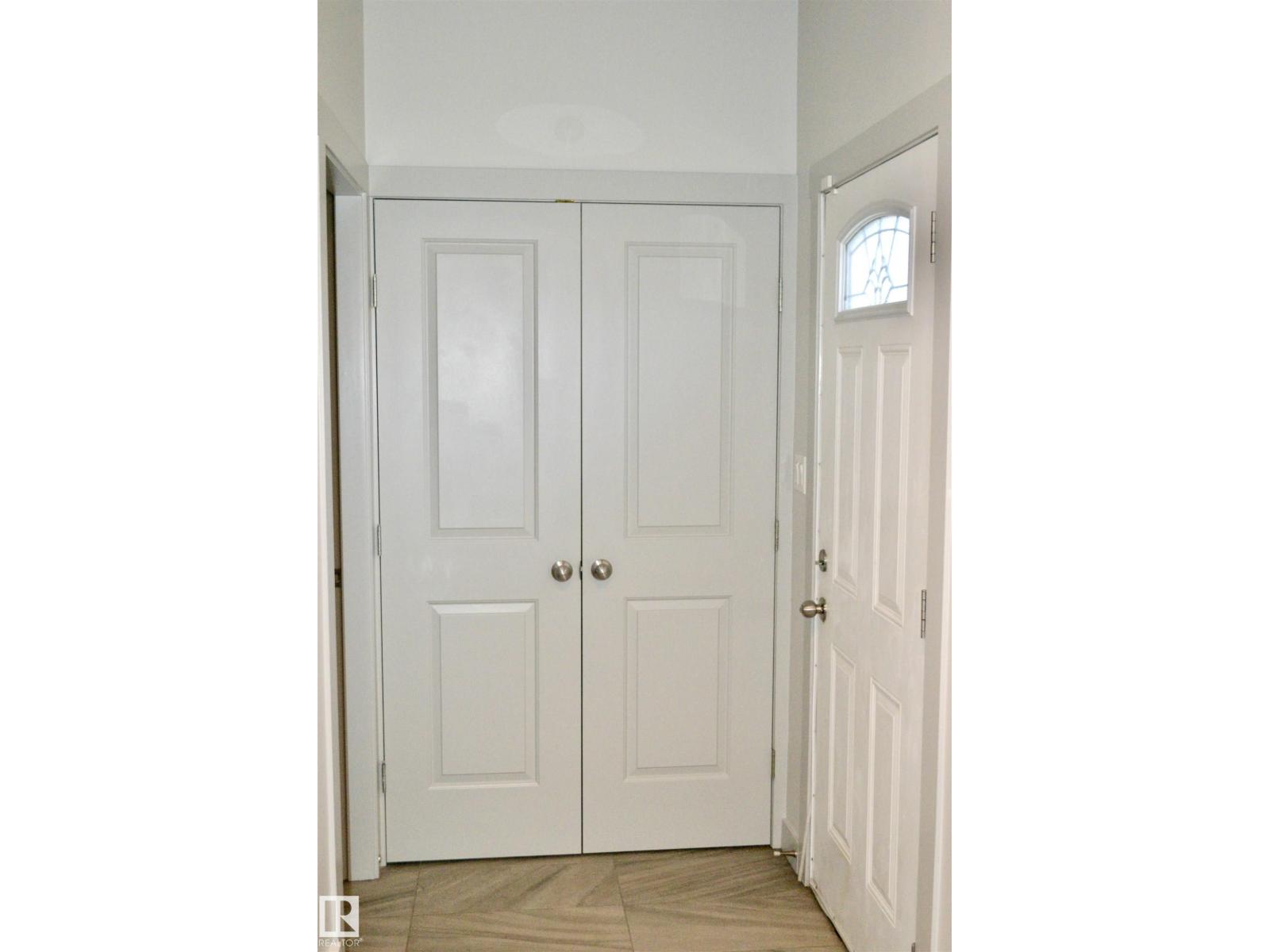 8952 81 AV NW - 20