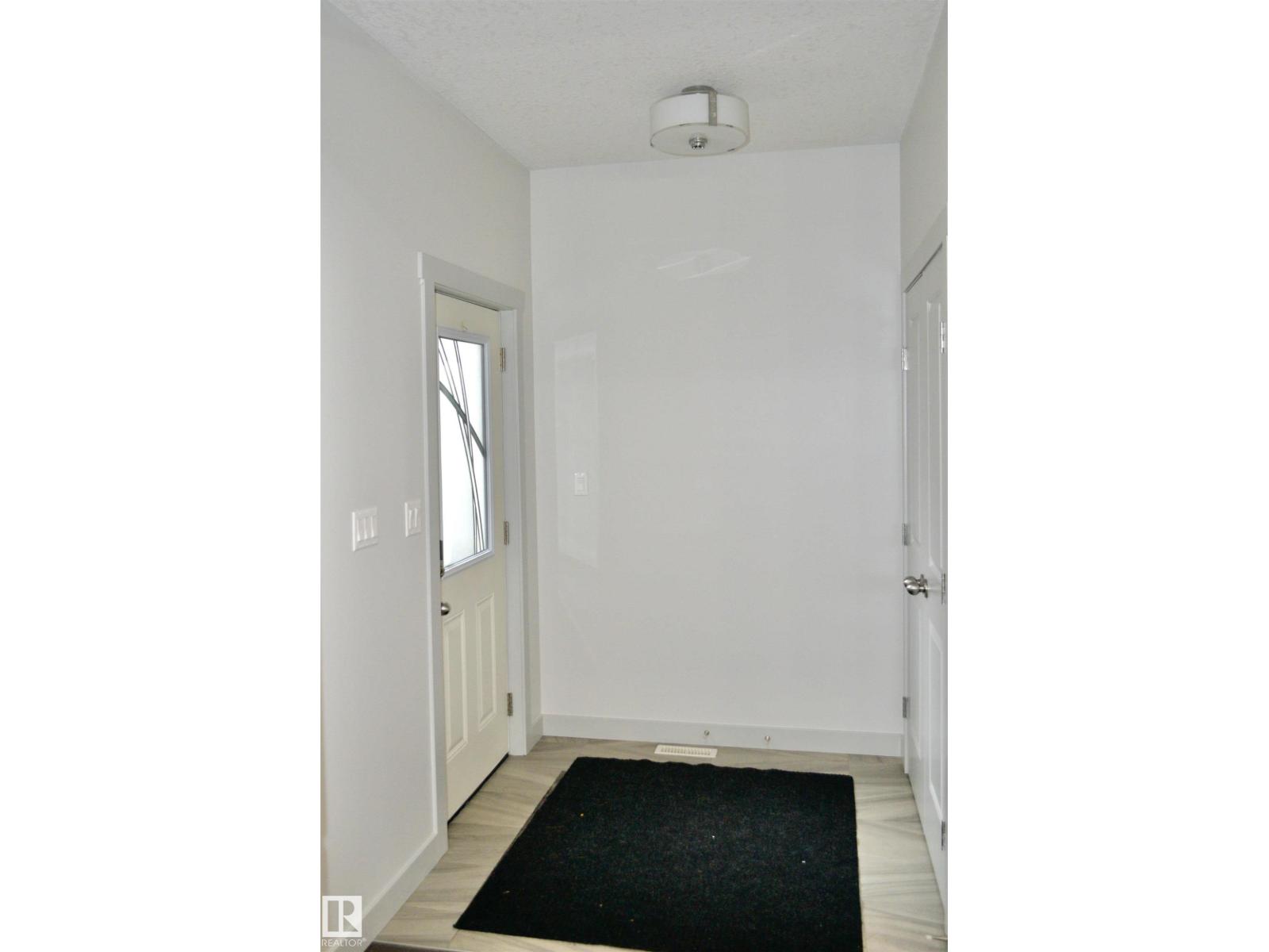 8952 81 AV NW - 19