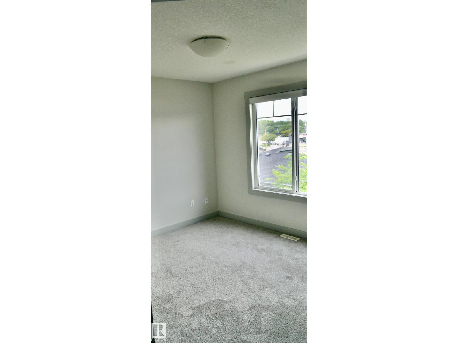 8952 81 AV NW - 31