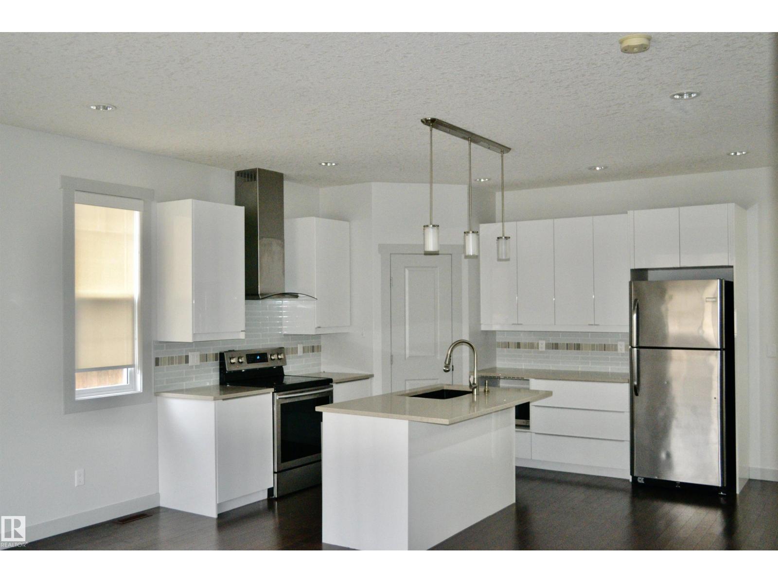 8952 81 AV NW - 18