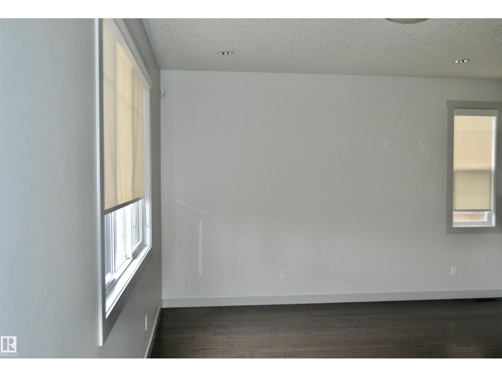 8952 81 AV NW - 13