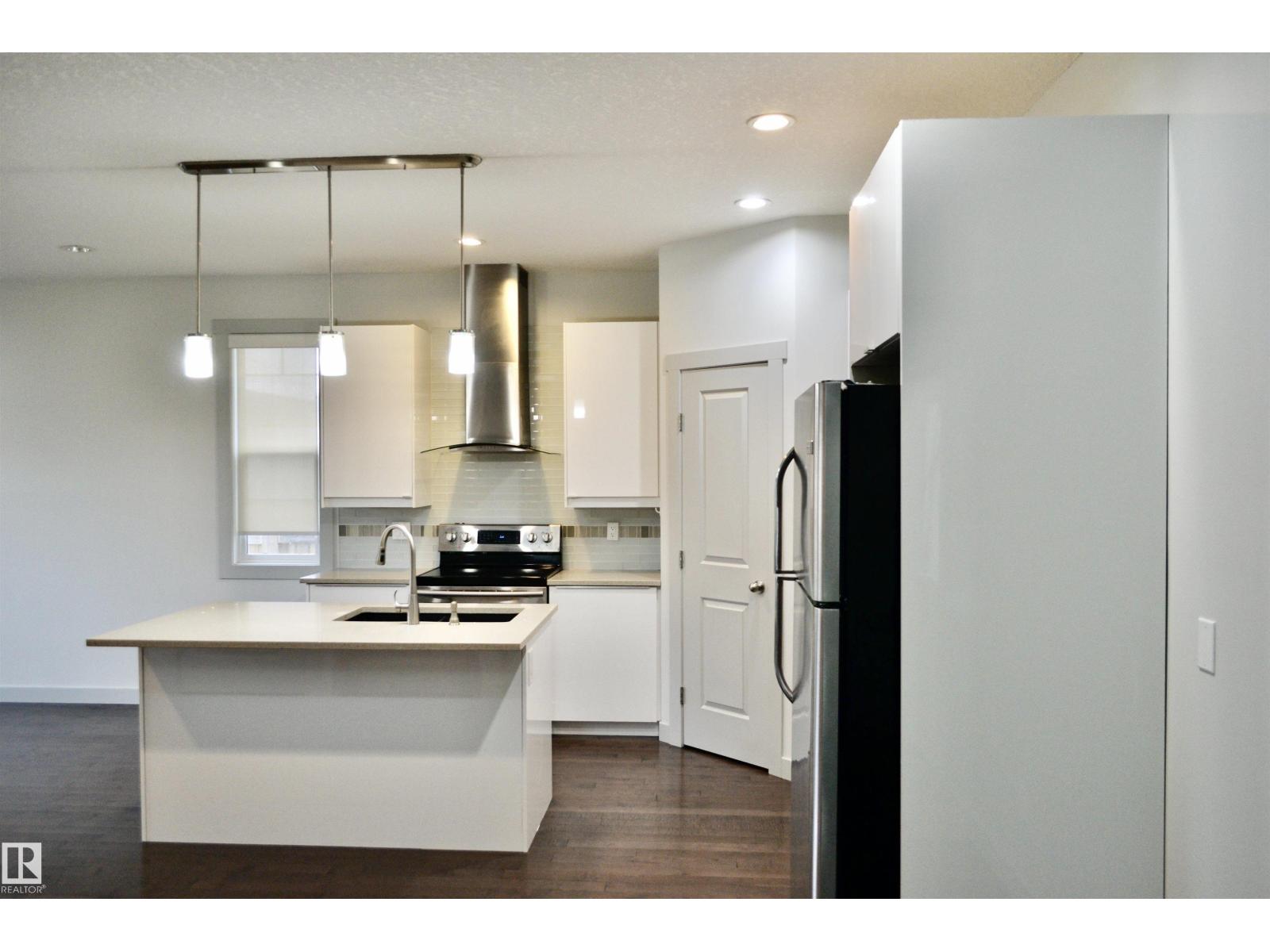 8952 81 AV NW - 17