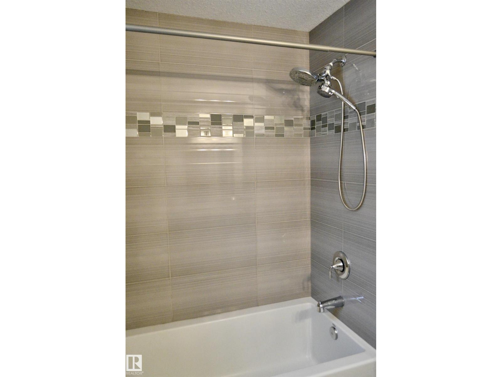 8952 81 AV NW - 26