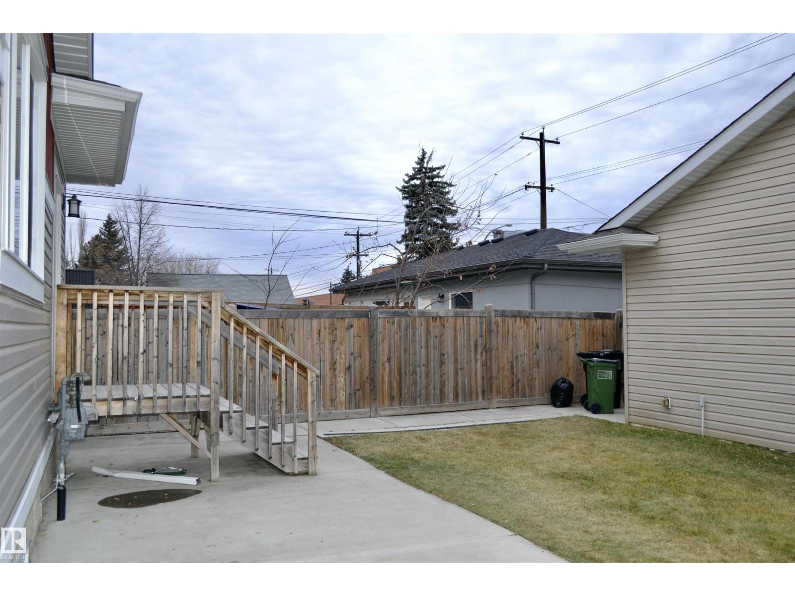 8952 81 AV NW - 36