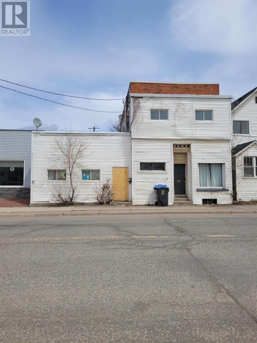 90-92 Wellington ST W - 1