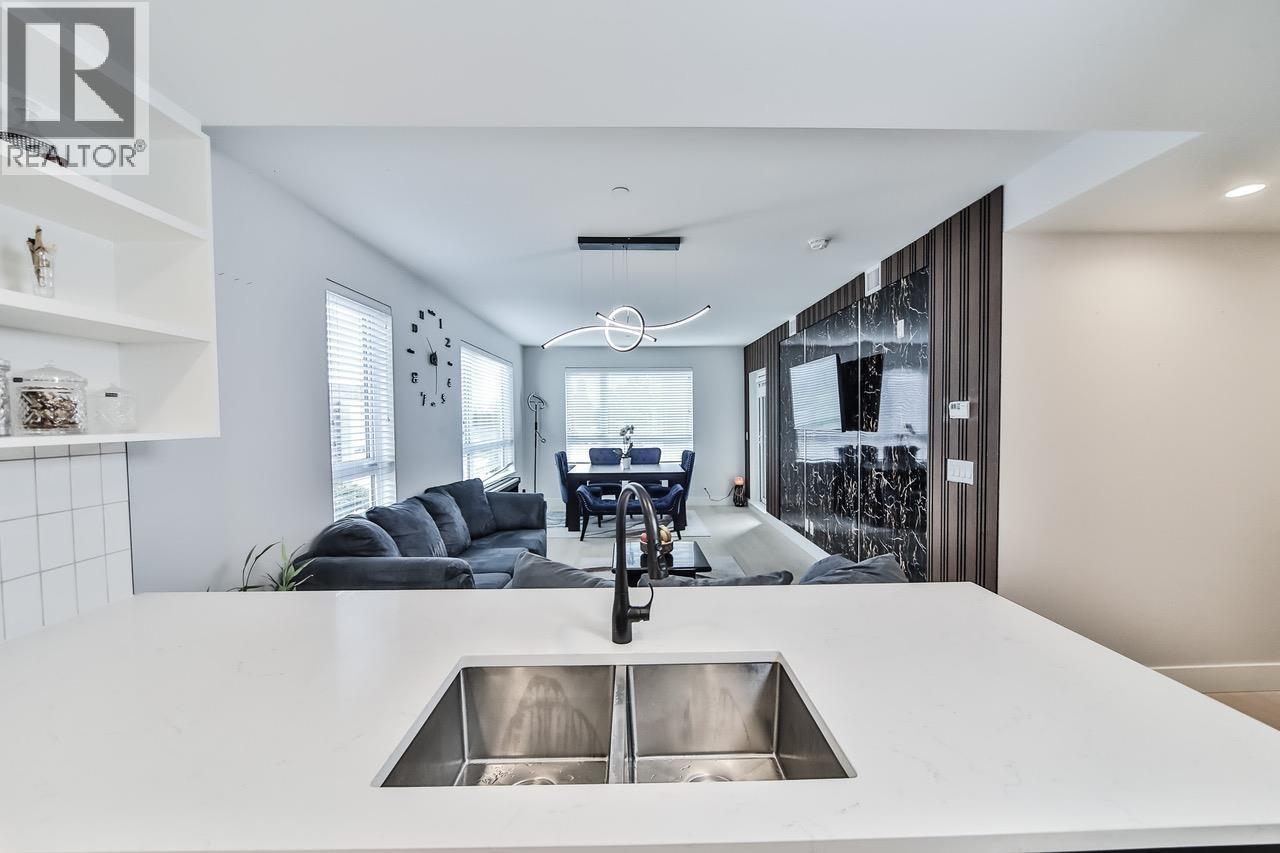 308 22265 DEWDNEY TRUNK ROAD, Maple Ridge