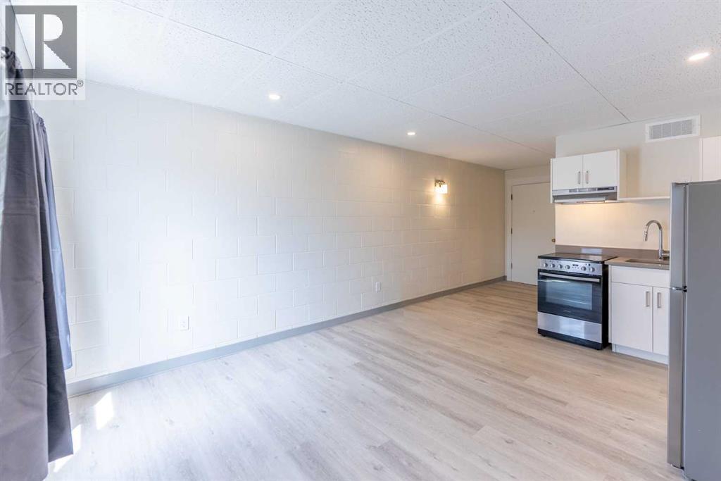 1-19 (no 3/13), 4940 49 Street - 17