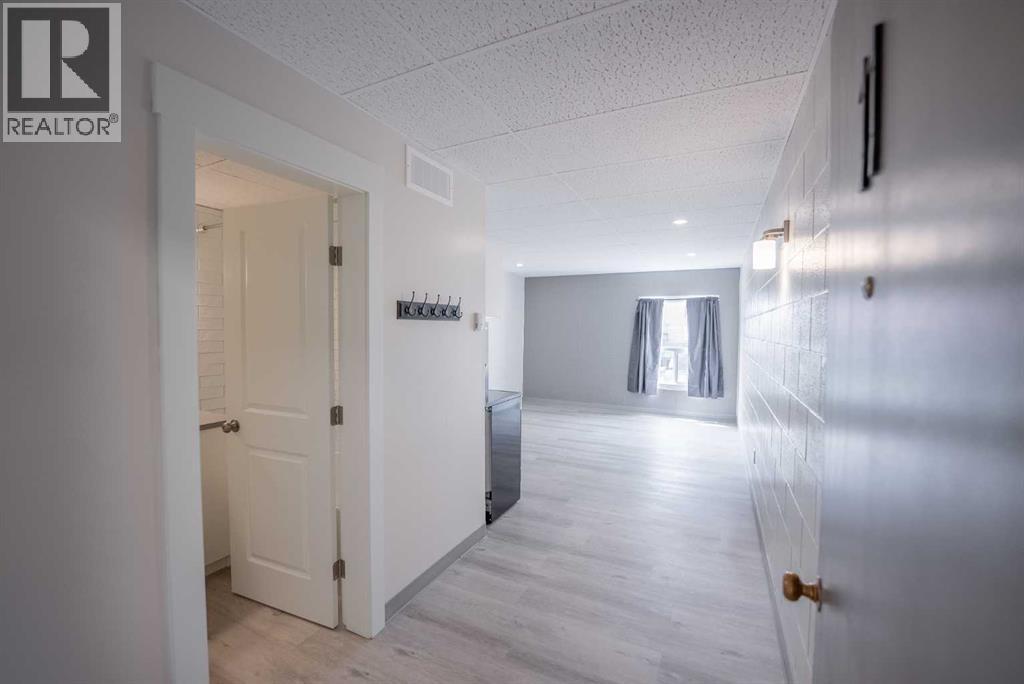 1-19 (no 3/13), 4940 49 Street - 24