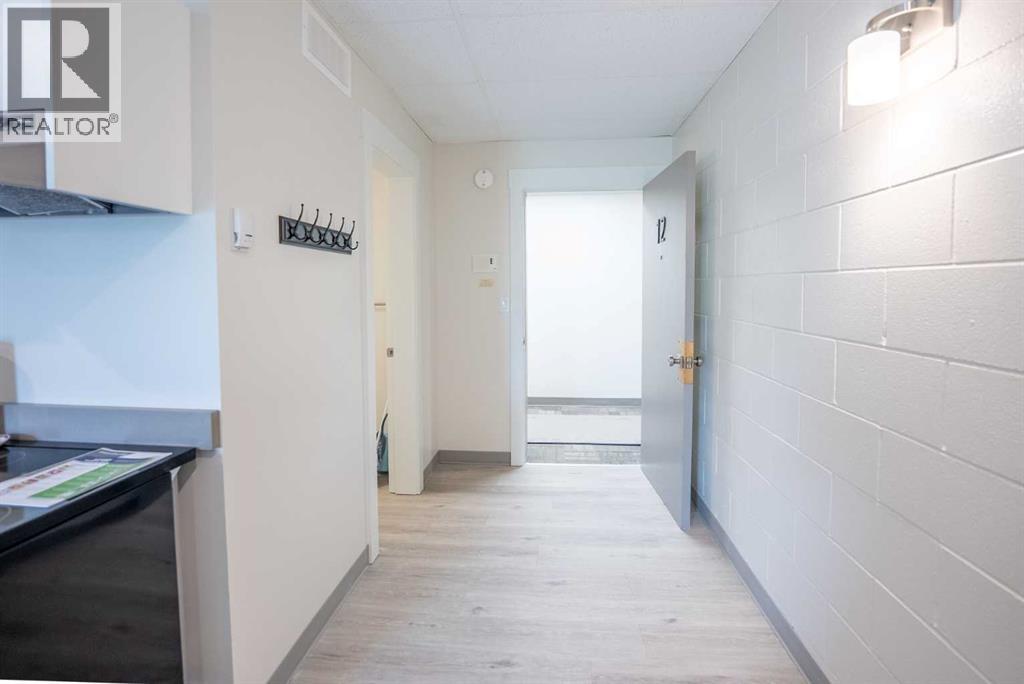 1-19 (no 3/13), 4940 49 Street - 30