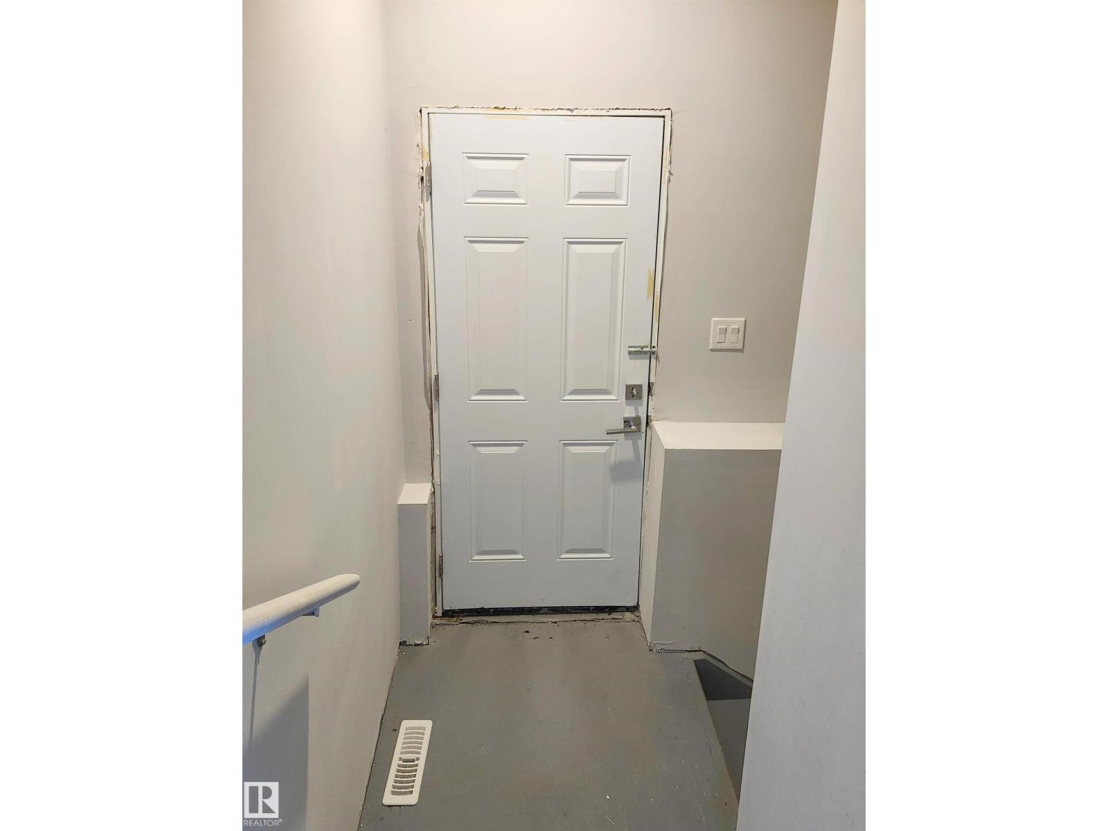 4707 36 ST - 28