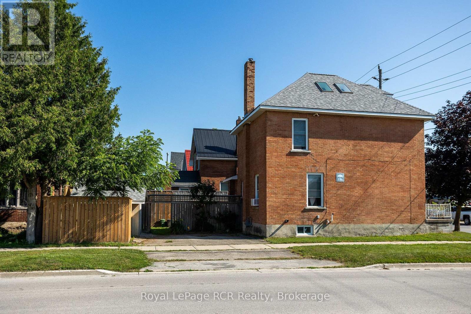 1218 1ST AVENUE W - 6