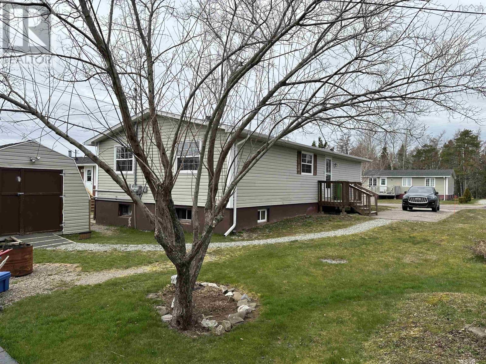 43 Oak Crescent - 2