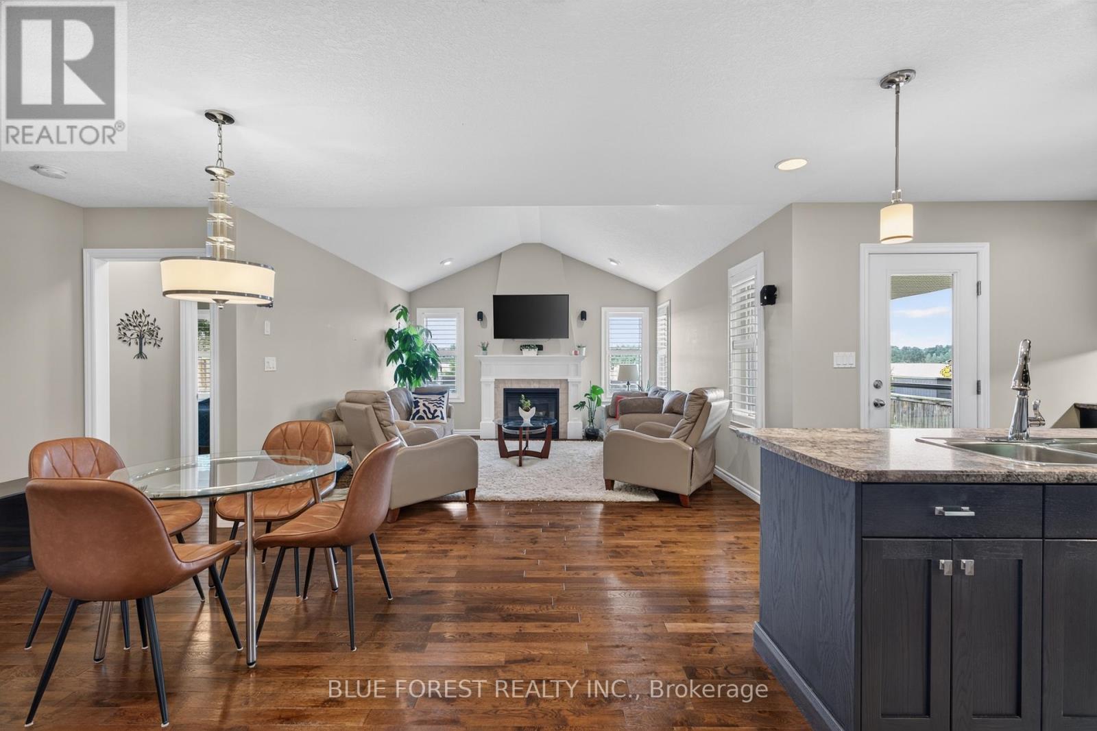 3 SUTHERLAND COURT - 10