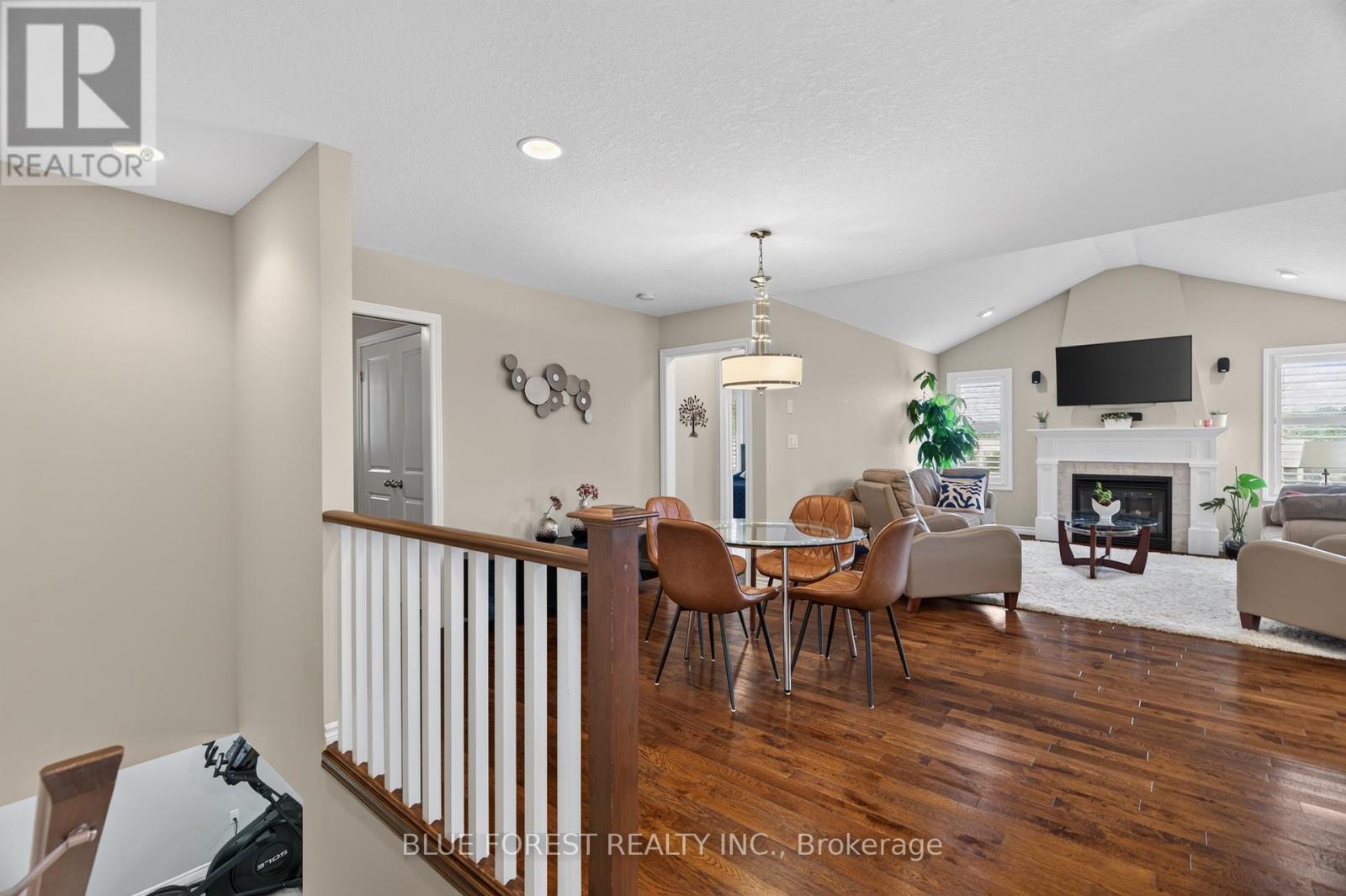 3 SUTHERLAND COURT - 11