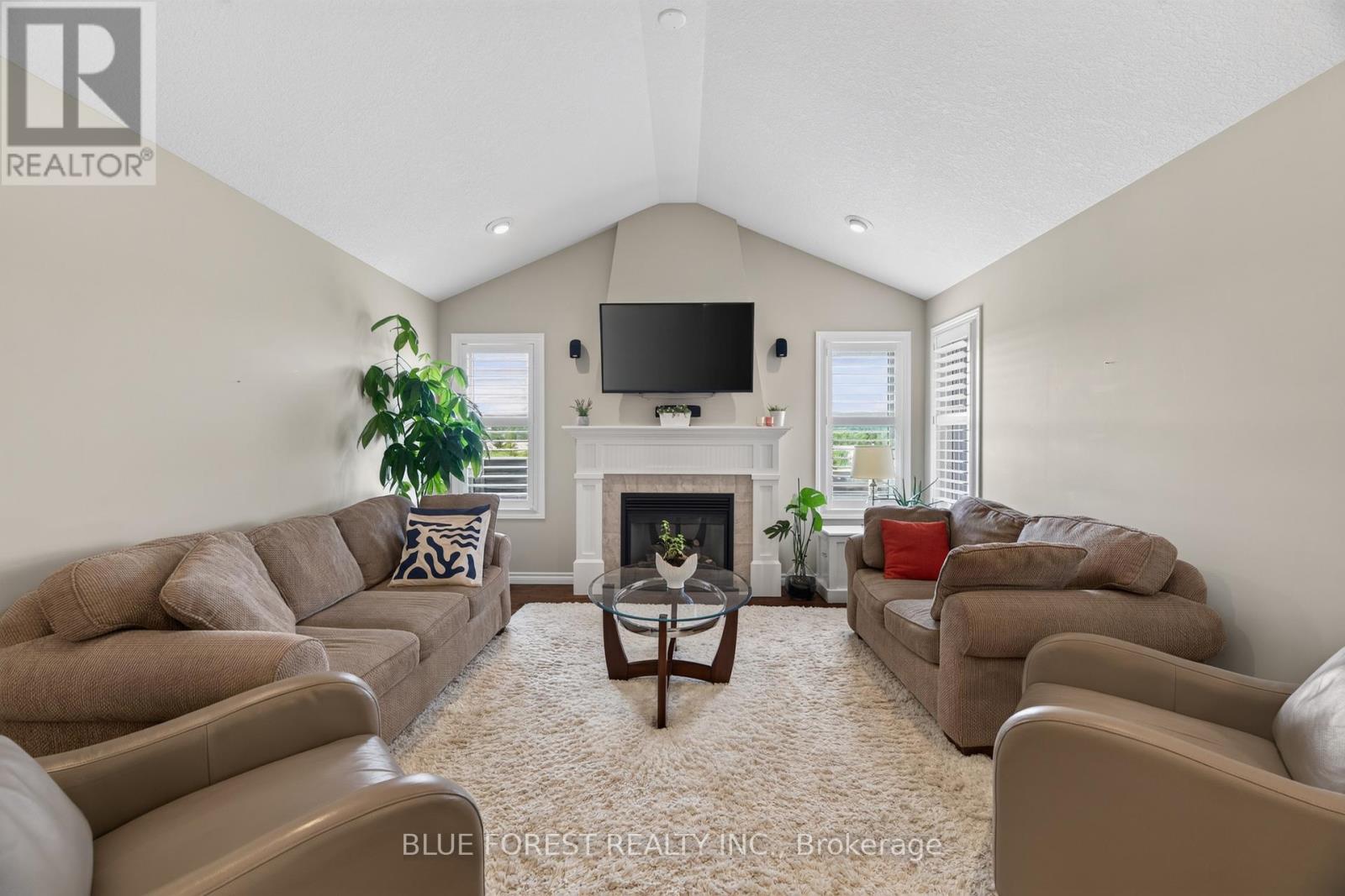 3 SUTHERLAND COURT - 12