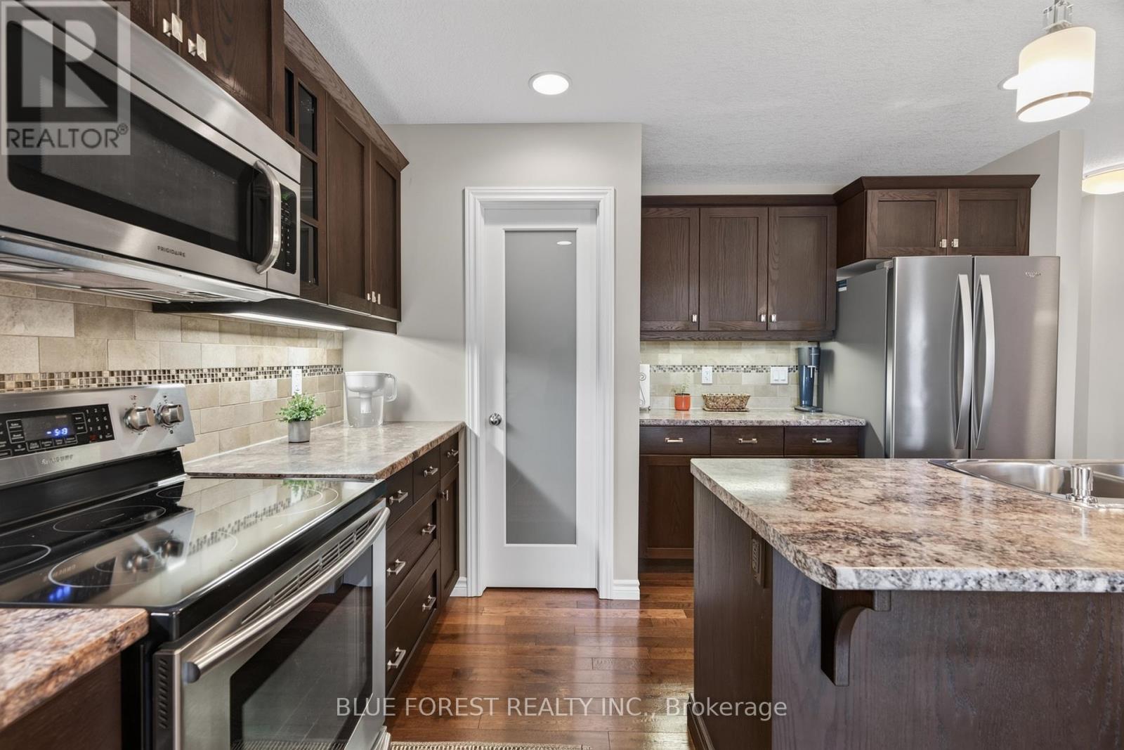 3 SUTHERLAND COURT - 17