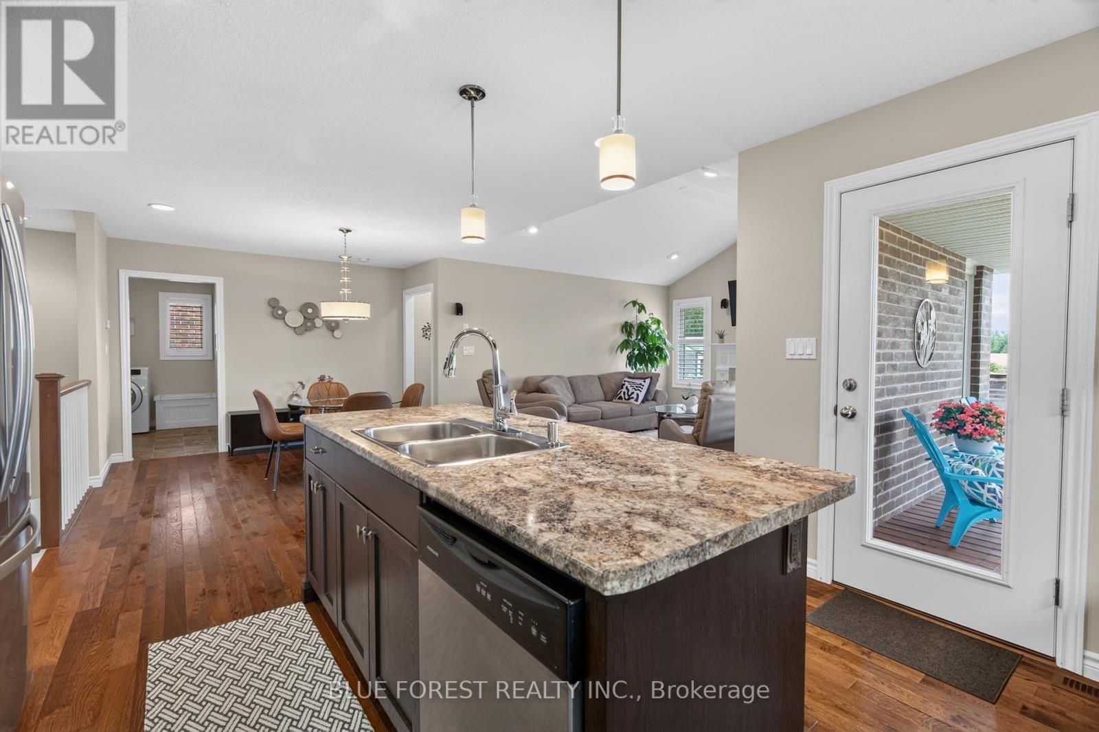 3 SUTHERLAND COURT - 18