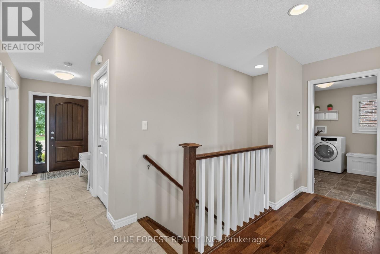 3 SUTHERLAND COURT - 24