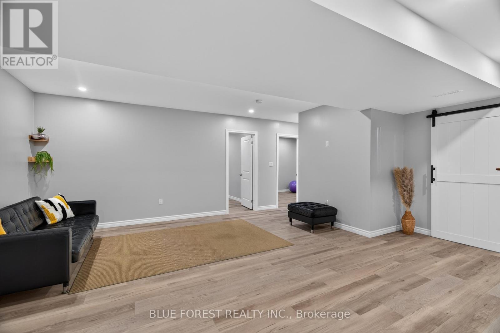 3 SUTHERLAND COURT - 25
