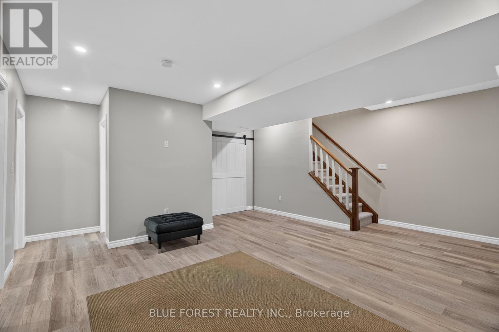 3 SUTHERLAND COURT - 26