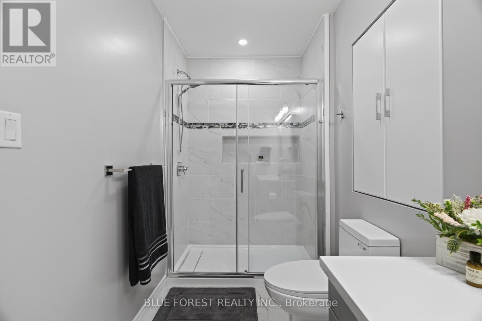 3 SUTHERLAND COURT - 31