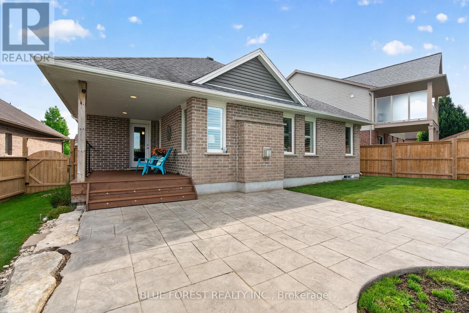 3 SUTHERLAND COURT - 33