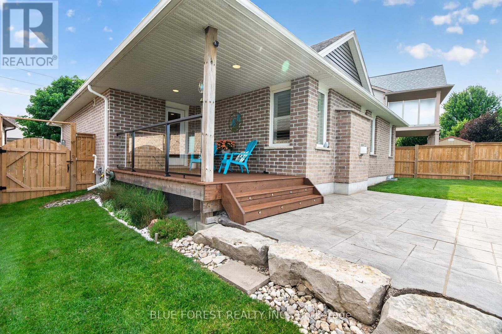 3 SUTHERLAND COURT - 34