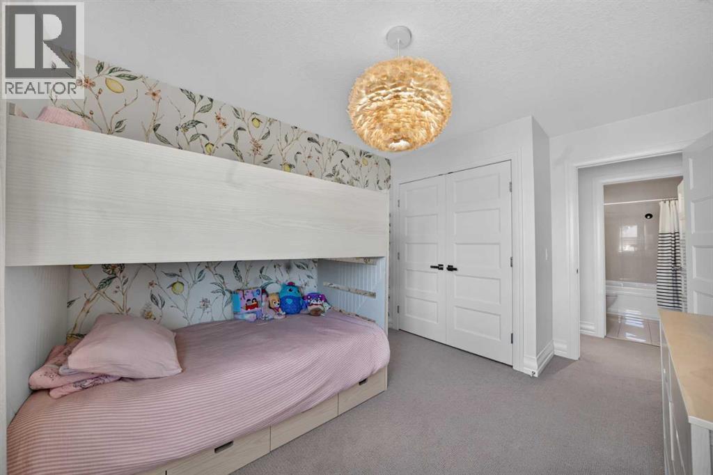1732 49 Avenue SW — photo 22