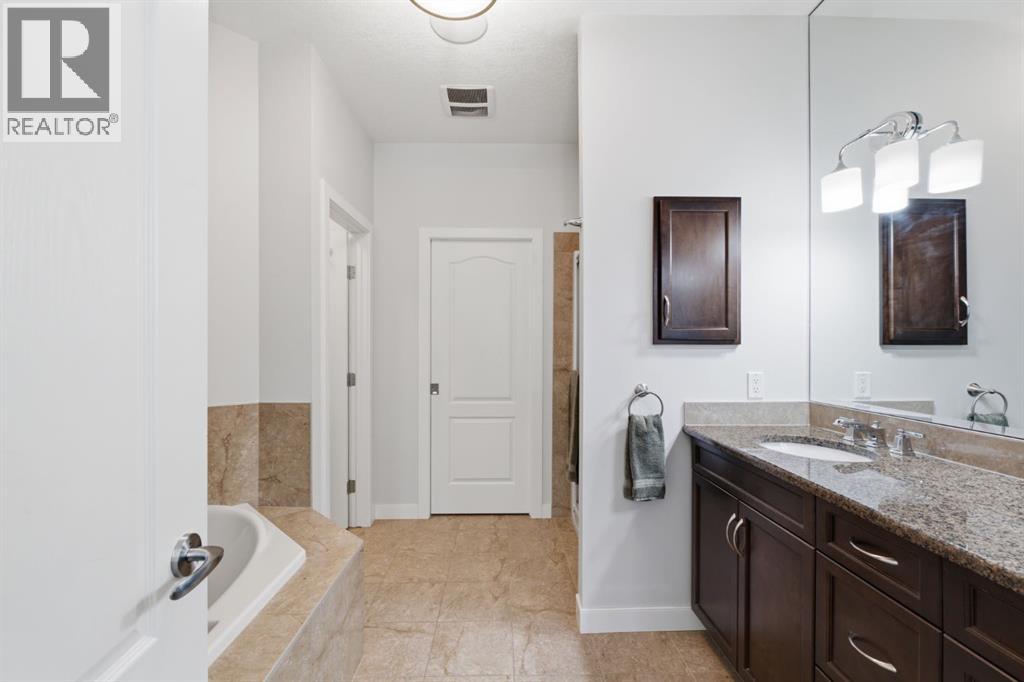 230 Sunset Square — photo 24