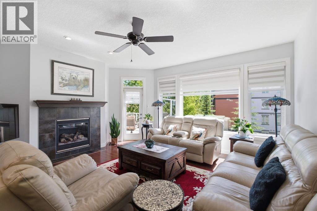 230 Sunset Square - photo 3