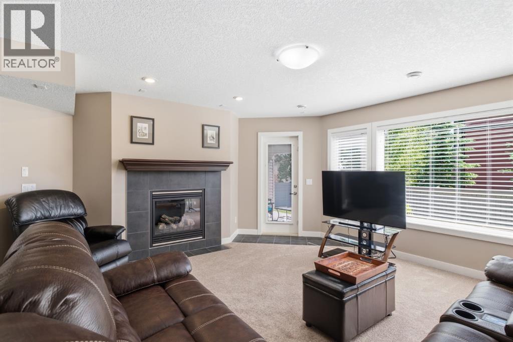 230 Sunset Square — photo 31