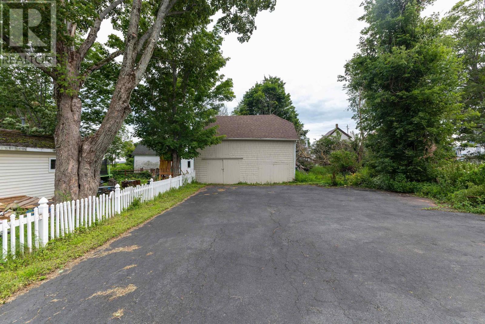 12 & 14 Pictou Road - 39