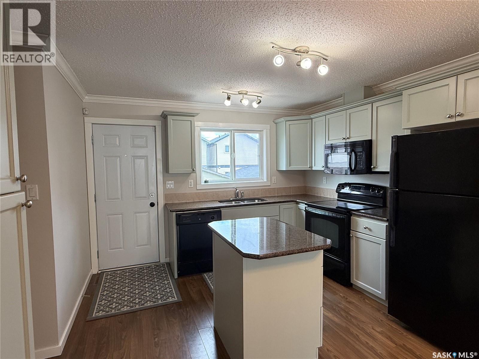 405 315 HAMPTON CIRCLE - photo 2