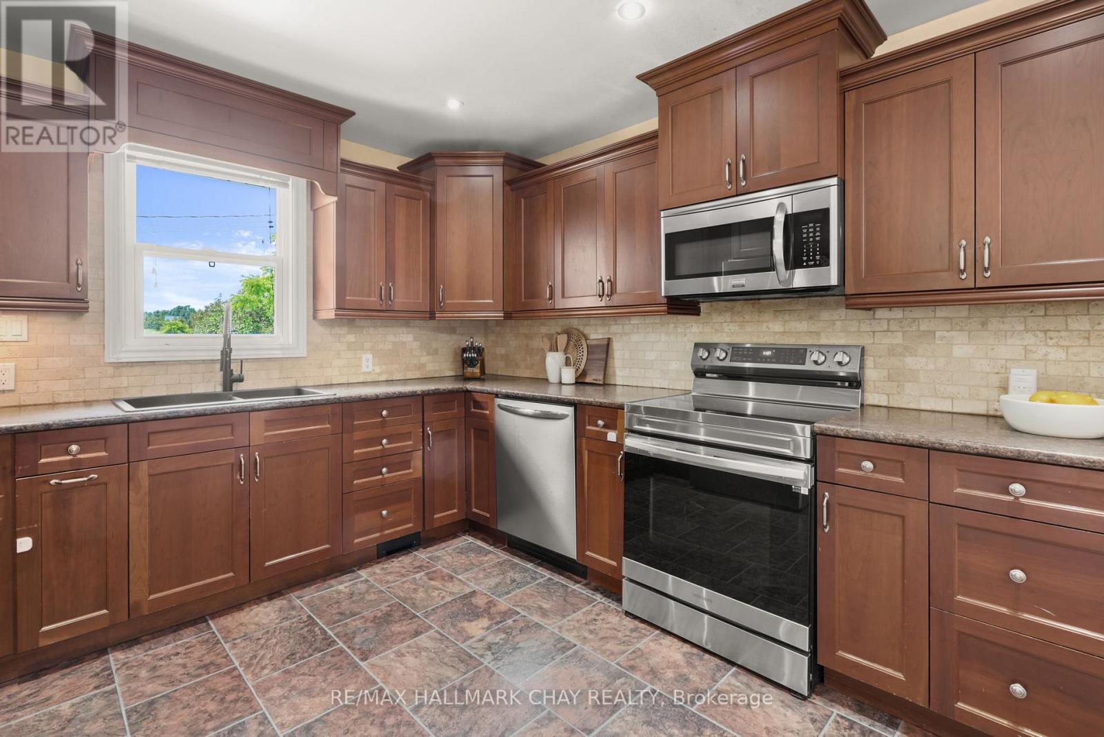19 ADDESON STREET - 10