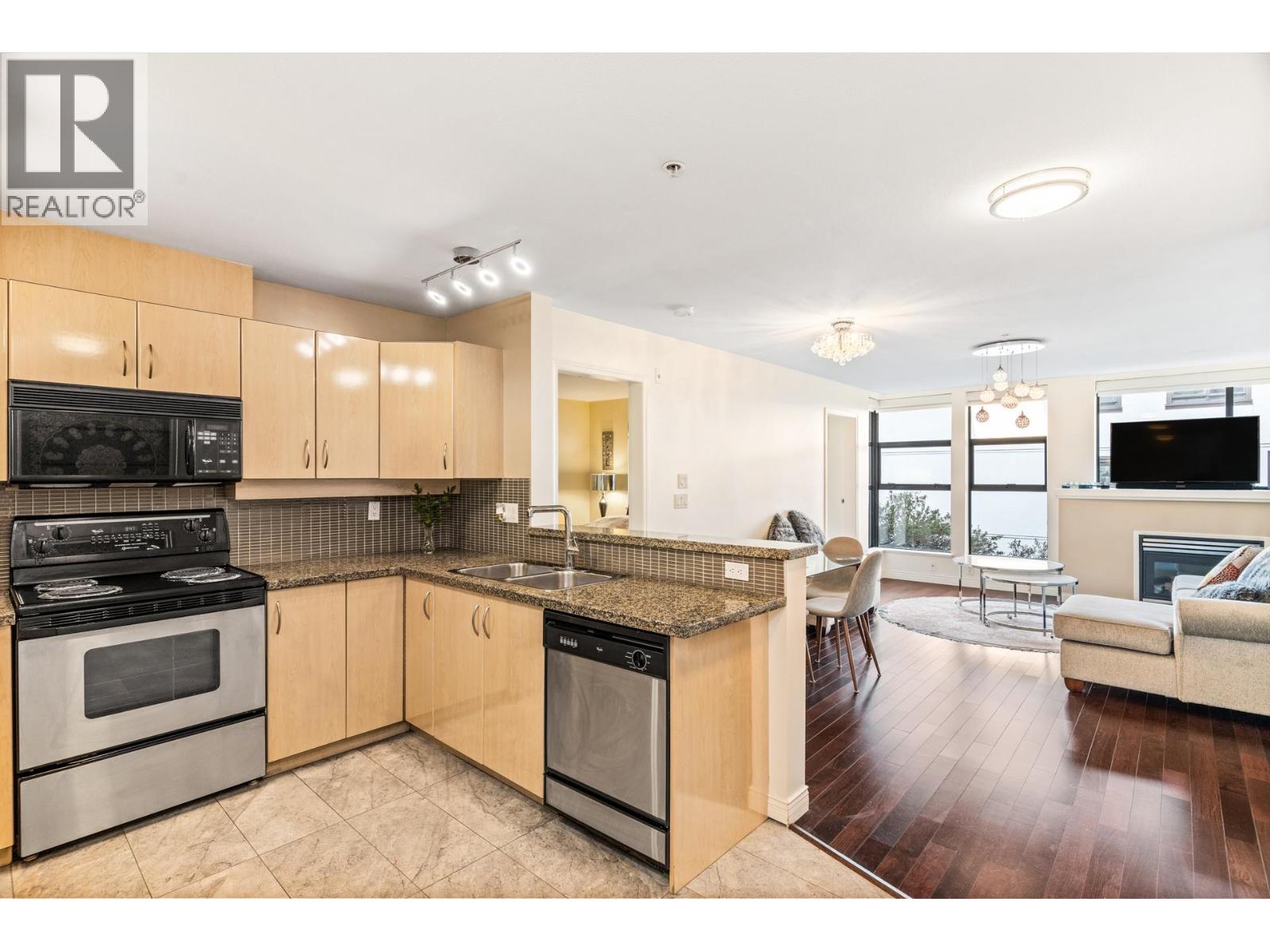 Photo of 411 345 LONSDALE AVENUE 14