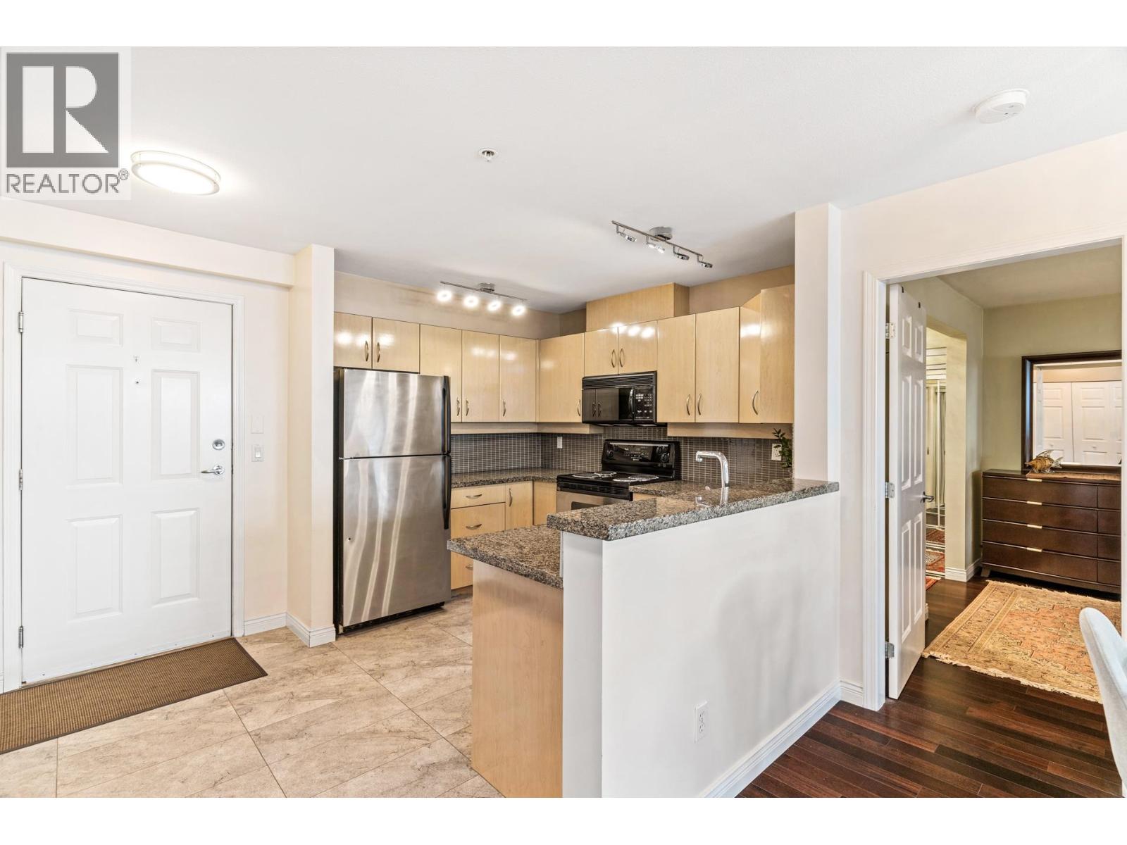 Photo of 411 345 LONSDALE AVENUE 15