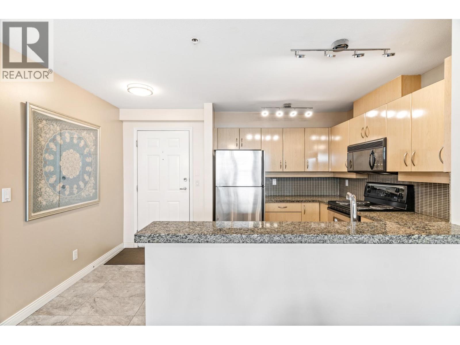 Photo of 411 345 LONSDALE AVENUE 16