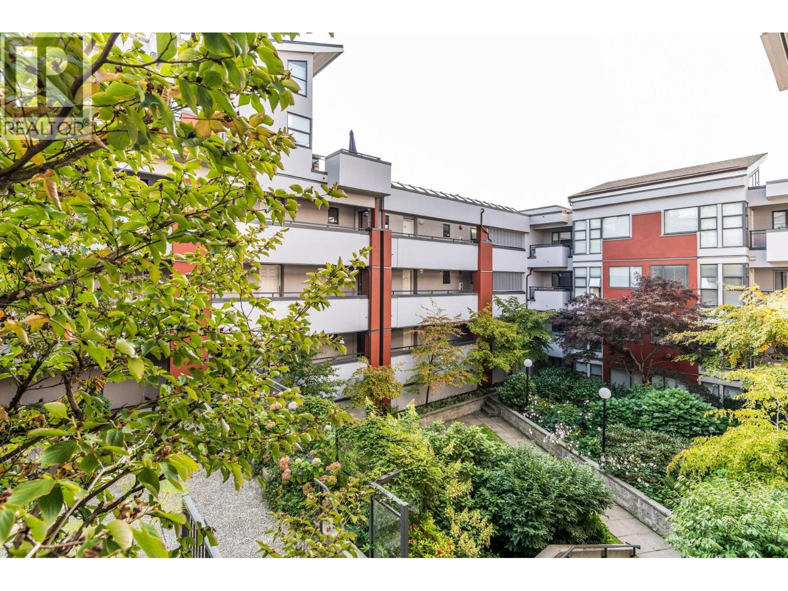 Photo of 411 345 LONSDALE AVENUE 26