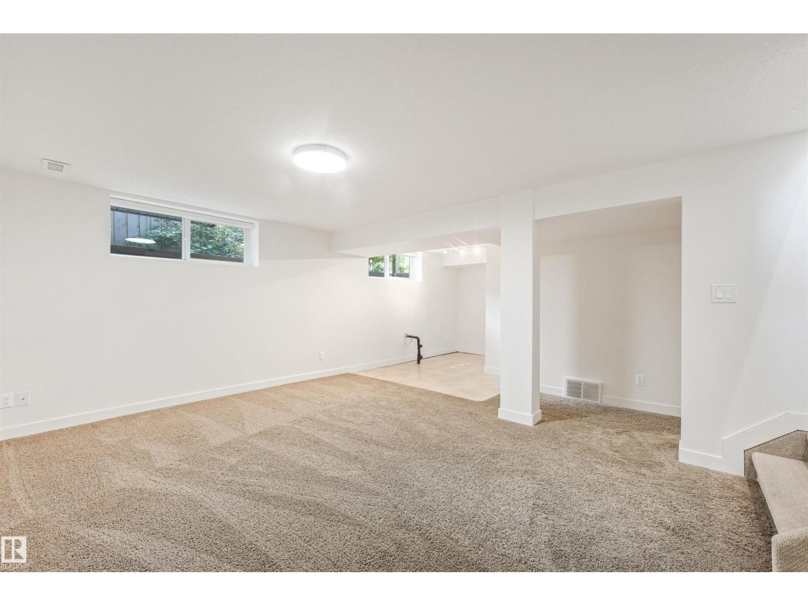 8212 148 ST NW NW - 33