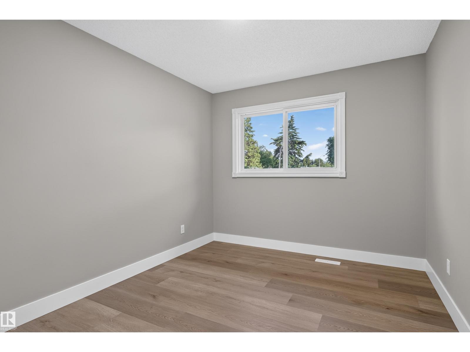 33 Brookside AV - 36