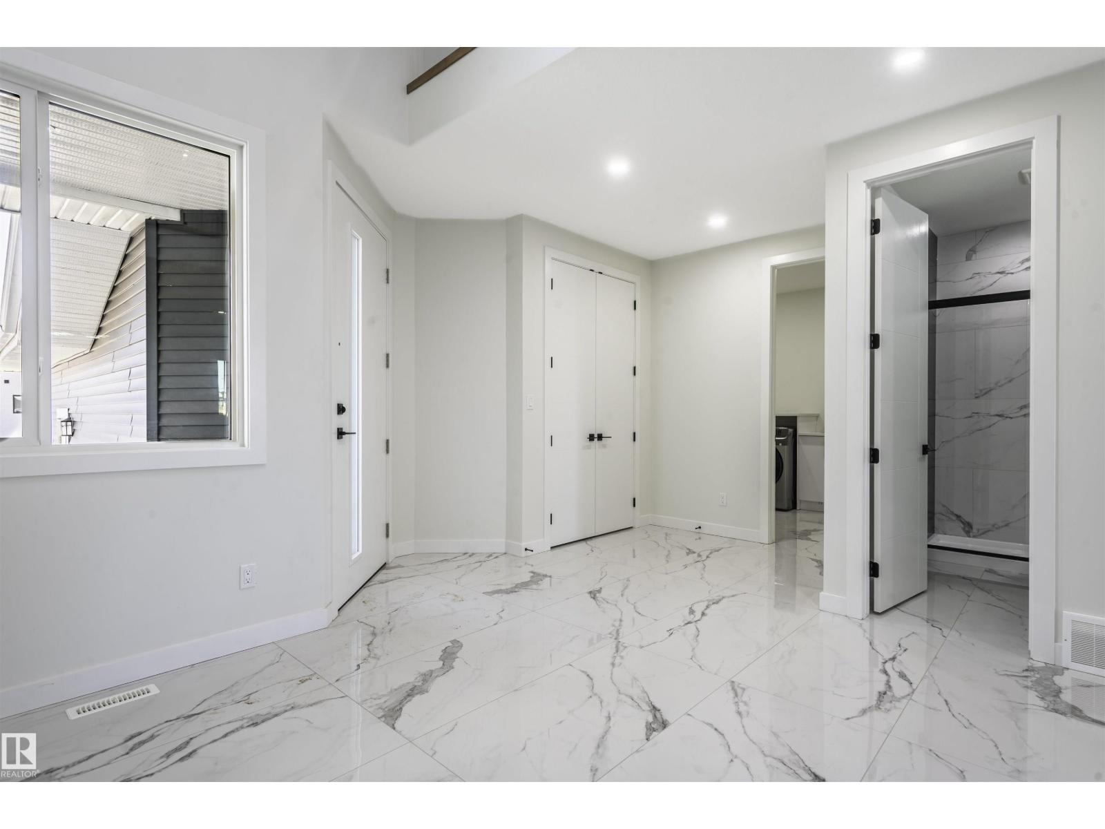 216 33 ST SW - 3