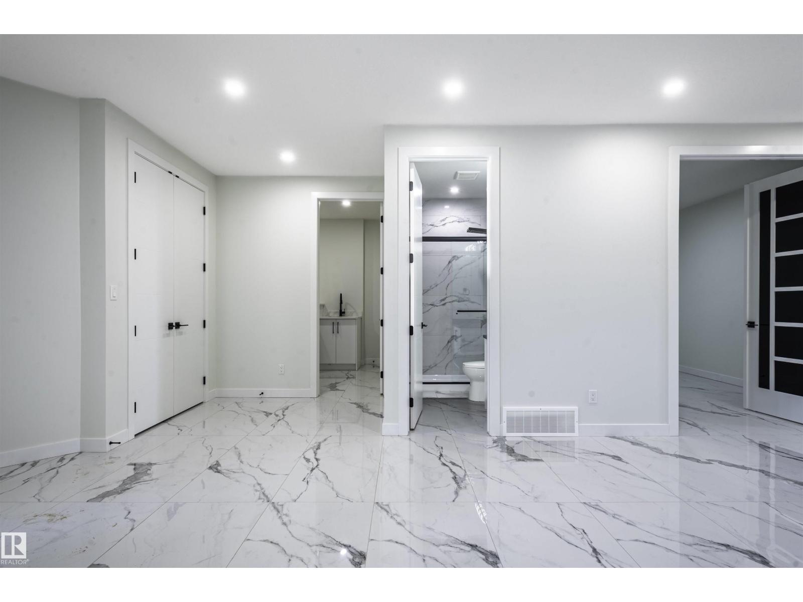 216 33 ST SW - 4