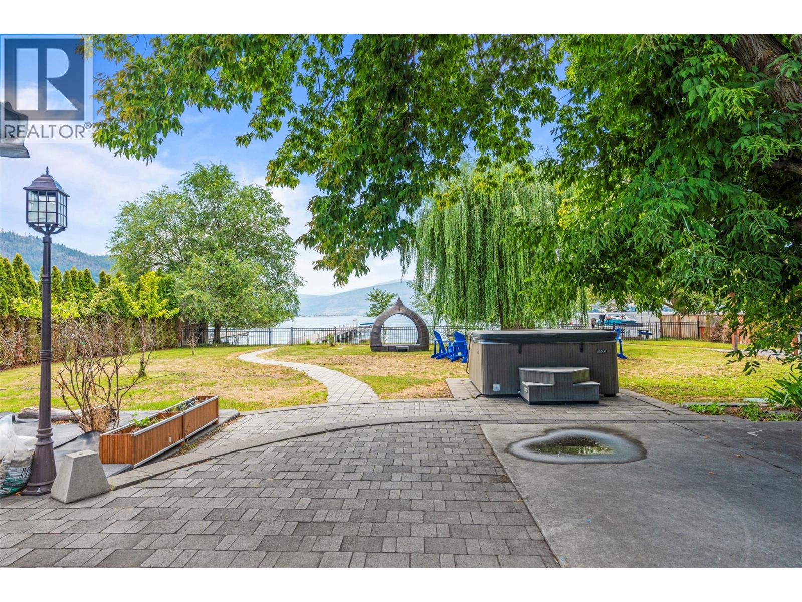 2640 Lakeshore Road - 1